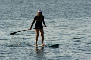 1200px-Woman_stand_up_paddle_surfing